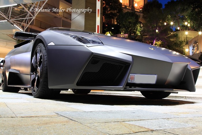 Chỉ có 20 chiếc Lamborghini Reventon được sản xuất trong đó một chiếc được đặt tại bảo tàng Lamborghini